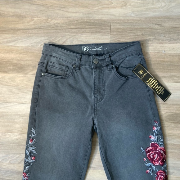 DG2 by Diane Gilman jean with embriodered floral design size 4 - Picture 8 of 16